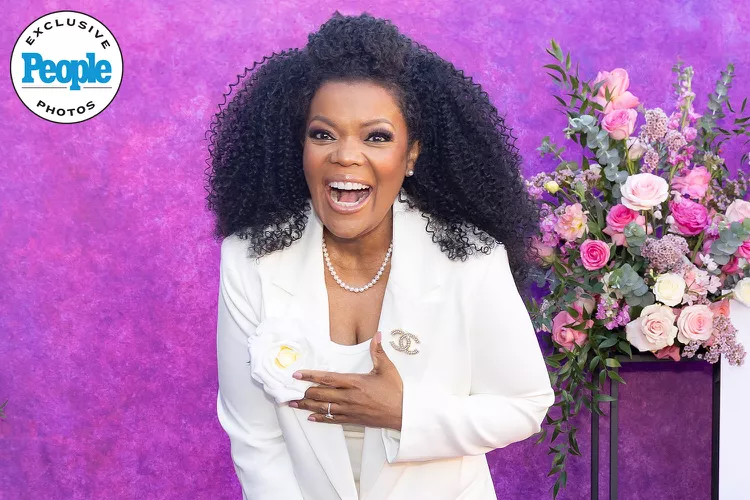 yvette-nicole-brown-bridal-shower